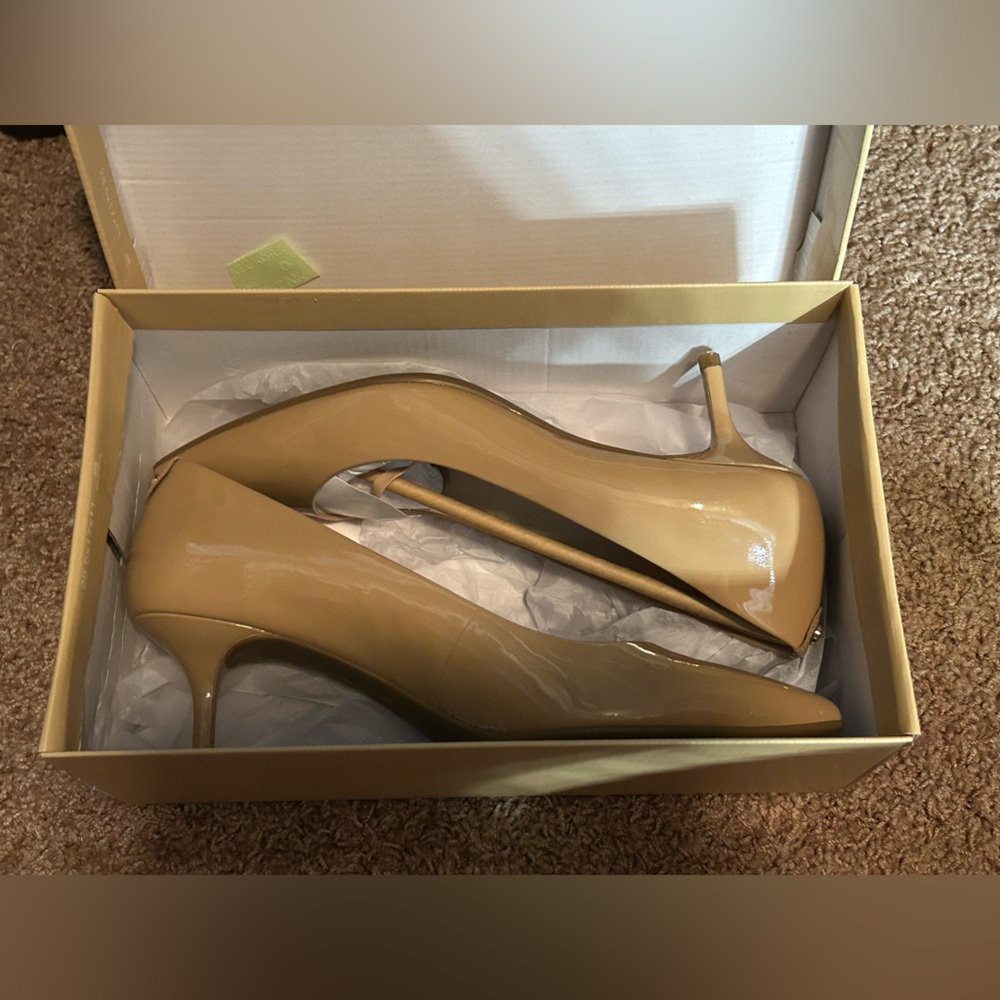 Michael Kors Nude Patent Leather Pumps (8)